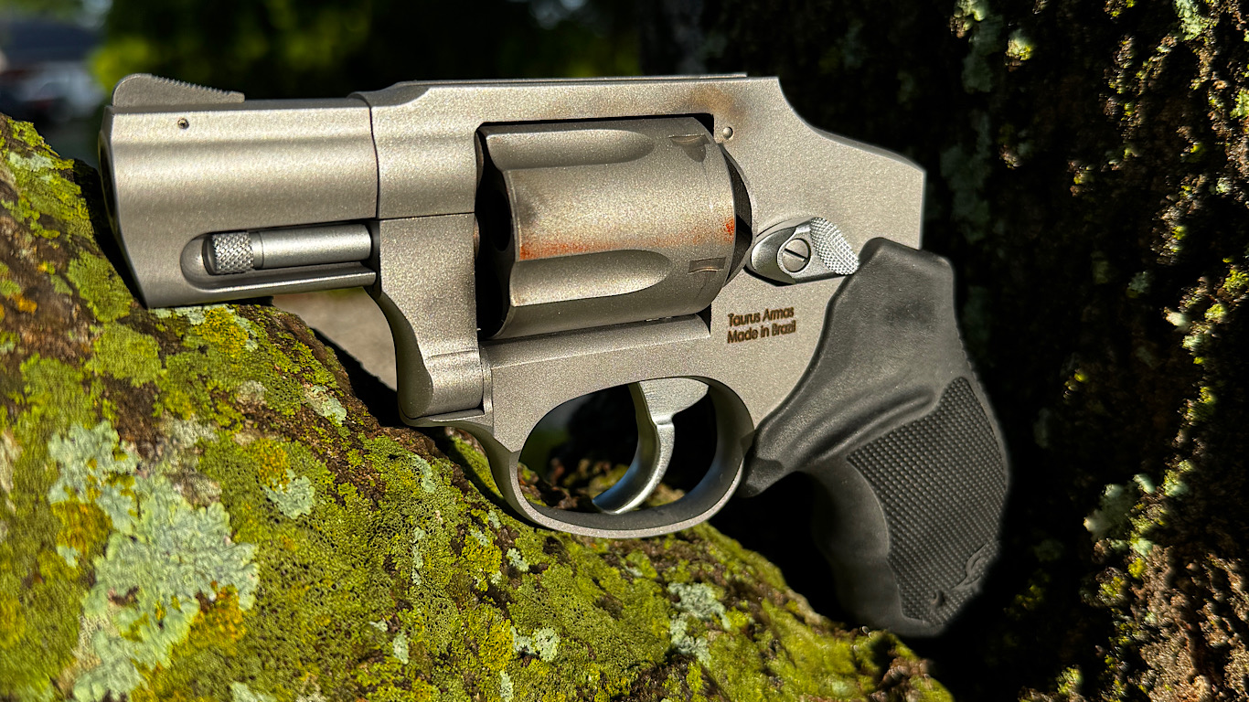 Taurus 850 – A Classic Style for Summer, Backup or All Year Round