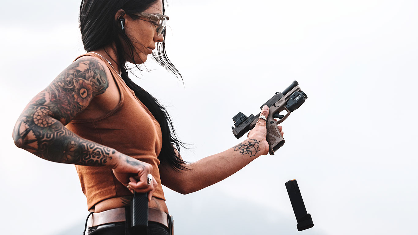 G3_Tactical_Mounted_Lights_woman